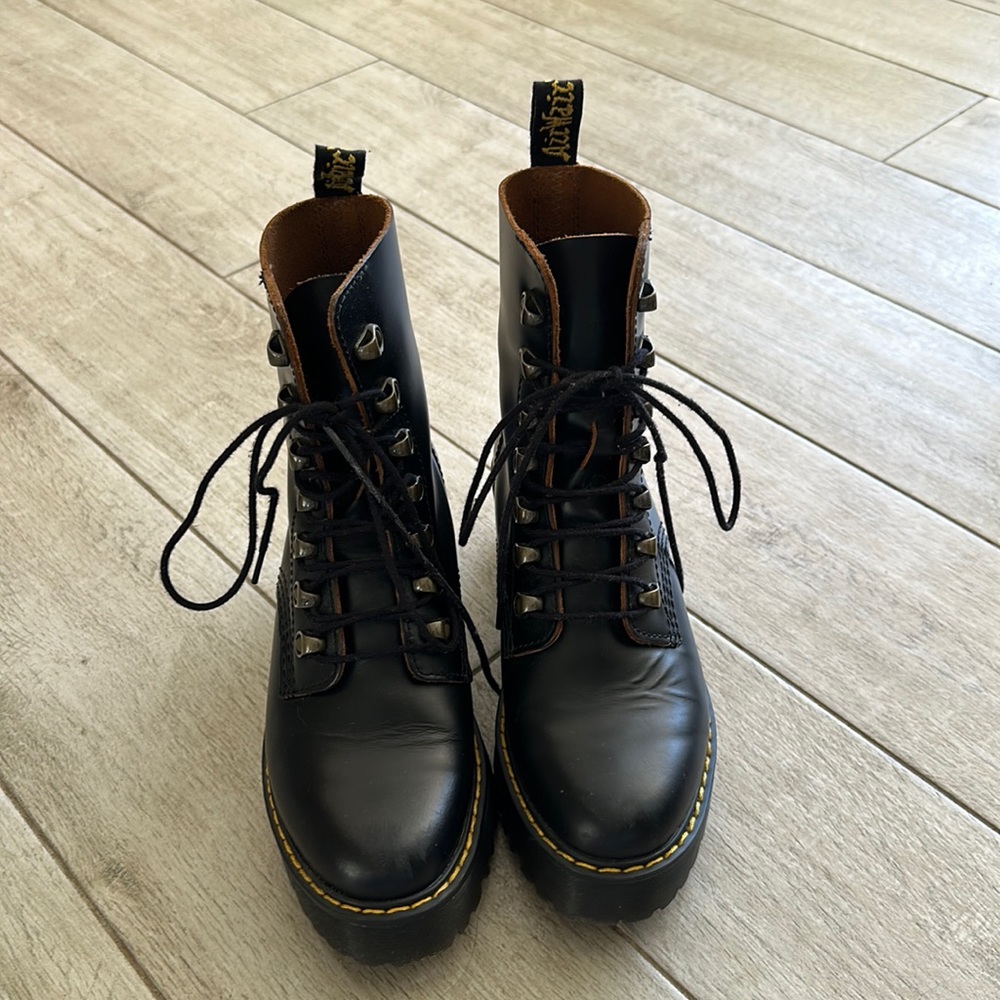 Dr. Martens Leona Boot | Color: Black | Size: 6